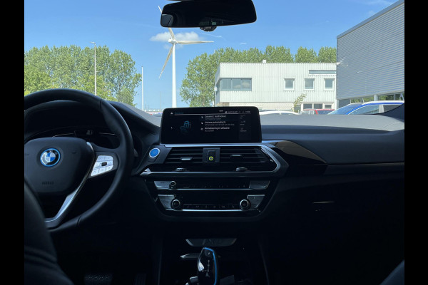 BMW iX3 High Executive 80 kWh | SOH 97,4% | Leder | Pano | Trekhaak | Harman Kardon | 360 Camera | Stoelverwarming | Adaptive Cruise