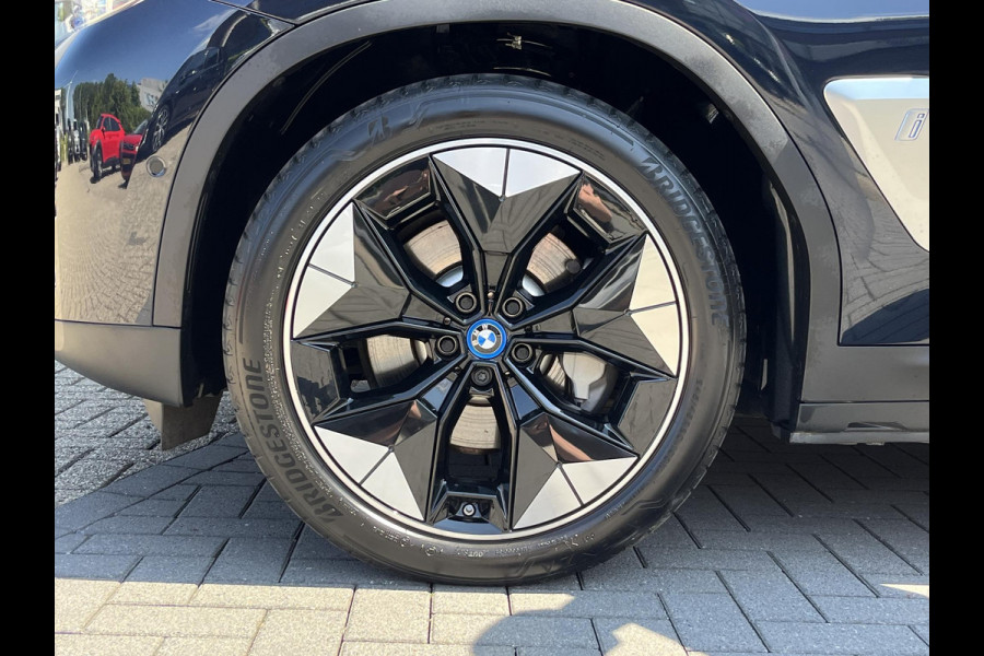 BMW iX3 High Executive 80 kWh | SOH 97,4% | Leder | Pano | Trekhaak | Harman Kardon | 360 Camera | Stoelverwarming | Adaptive Cruise