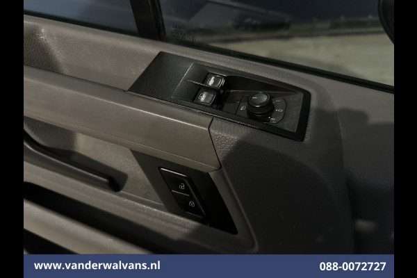Volkswagen Crafter 2.0 TDI 141pk L3H2 L2H1 Euro6 Airco | Camera | Navigatie | LED | 3000kg Trekhaak | Cruisecontrol Android Auto, Leder, Verwarmde voorruit, Parkeersensoren, Bijrijdersbank