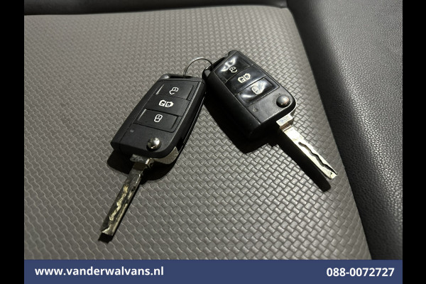 Volkswagen Crafter 2.0 TDI 141pk L3H2 L2H1 Euro6 Airco | Camera | Navigatie | LED | 3000kg Trekhaak | Cruisecontrol Android Auto, Leder, Verwarmde voorruit, Parkeersensoren, Bijrijdersbank