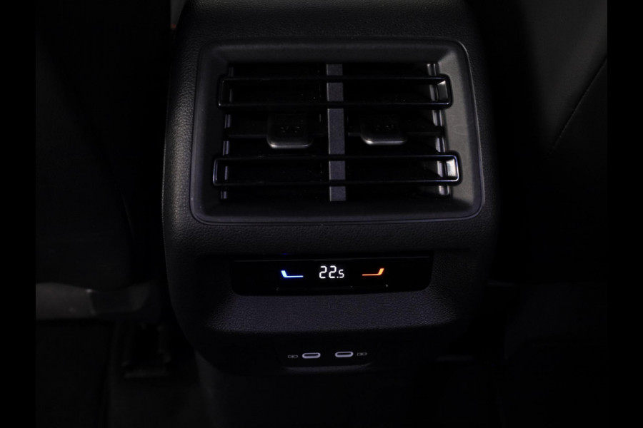Volkswagen Tayron 1.5 eHybrid Life Edition 204 pk Automaat (DSG) | Verlengde garantie | Navigatie | Panoramadak | Parkeersensoren (Park assist) | Rondomzicht camera |