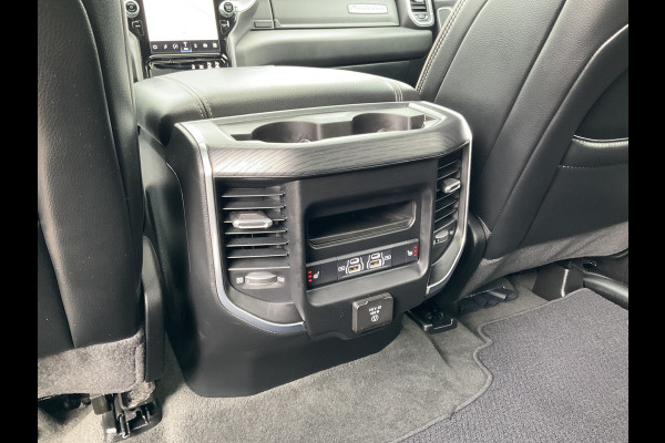 Dodge Ram 1500 5.7 V8 4x4 Crew Cab Limited Laramie Trekhaak Pano Harman/Kardon Leer Treeplanken BOMVOL!