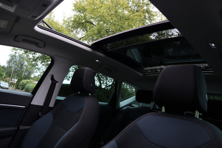 Seat Ateca 1.0 EcoTSI Style Business Intense | Panoramadak | Camera | Digitaal dashboard |