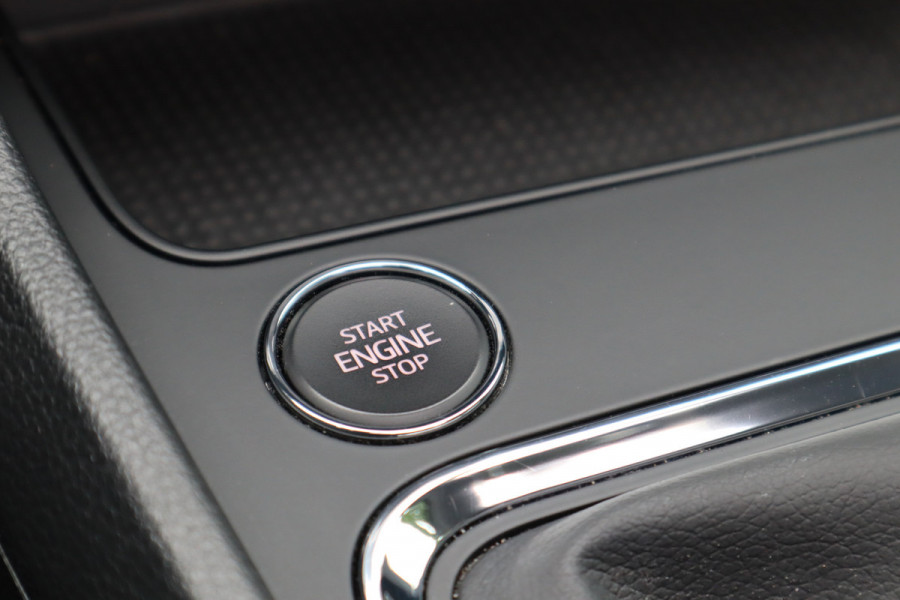 Seat Ateca 1.0 EcoTSI Style Business Intense | Panoramadak | Camera | Digitaal dashboard |