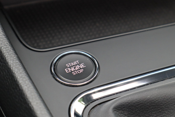 Seat Ateca 1.0 EcoTSI Style Business Intense | Panoramadak | Camera | Digitaal dashboard |