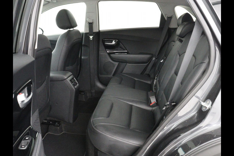 Kia Niro 1.6 GDi Hybrid ExecutiveLine | JBLsound | Trekhaak | Panoramadak | Adaptive cruise | Stoel & Stuurverwarming | Stoelkoeling | Stoelverwarming achter | Carplay | Sfeerverlichting | Side assist | Camera | Climate control | Bluetooth | DAB+ | Navigatie
