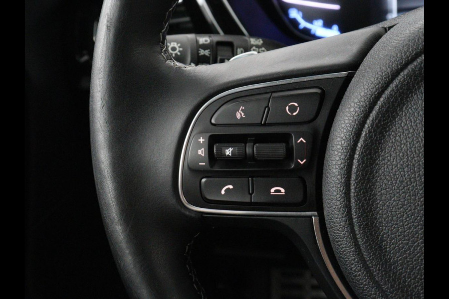 Kia Niro 1.6 GDi Hybrid ExecutiveLine | JBLsound | Trekhaak | Panoramadak | Adaptive cruise | Stoel & Stuurverwarming | Stoelkoeling | Stoelverwarming achter | Carplay | Sfeerverlichting | Side assist | Camera | Climate control | Bluetooth | DAB+ | Navigatie