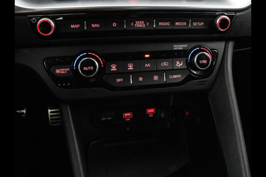 Kia Niro 1.6 GDi Hybrid ExecutiveLine | JBLsound | Trekhaak | Panoramadak | Adaptive cruise | Stoel & Stuurverwarming | Stoelkoeling | Stoelverwarming achter | Carplay | Sfeerverlichting | Side assist | Camera | Climate control | Bluetooth | DAB+ | Navigatie