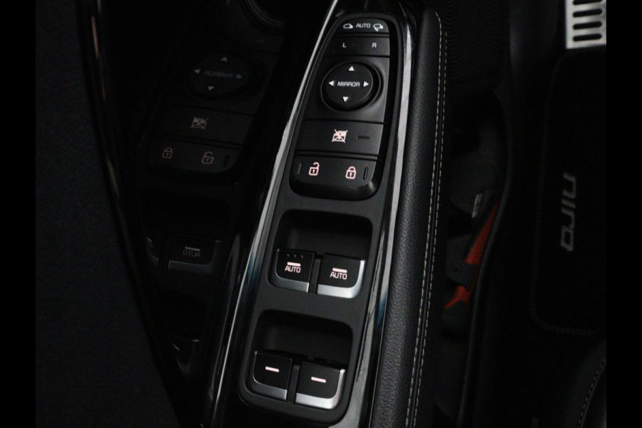 Kia Niro 1.6 GDi Hybrid ExecutiveLine | JBLsound | Trekhaak | Panoramadak | Adaptive cruise | Stoel & Stuurverwarming | Stoelkoeling | Stoelverwarming achter | Carplay | Sfeerverlichting | Side assist | Camera | Climate control | Bluetooth | DAB+ | Navigatie
