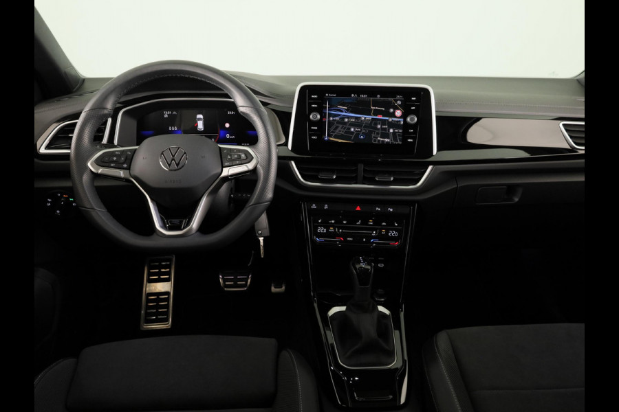 Volkswagen T-Roc 1.5 TSI R-Line 150 pk Automaat (DSG) | Verlengde garantie | Navigatie | Panoramadak | Parkeersensoren (Park assist) | Standkachel | R-Line |
