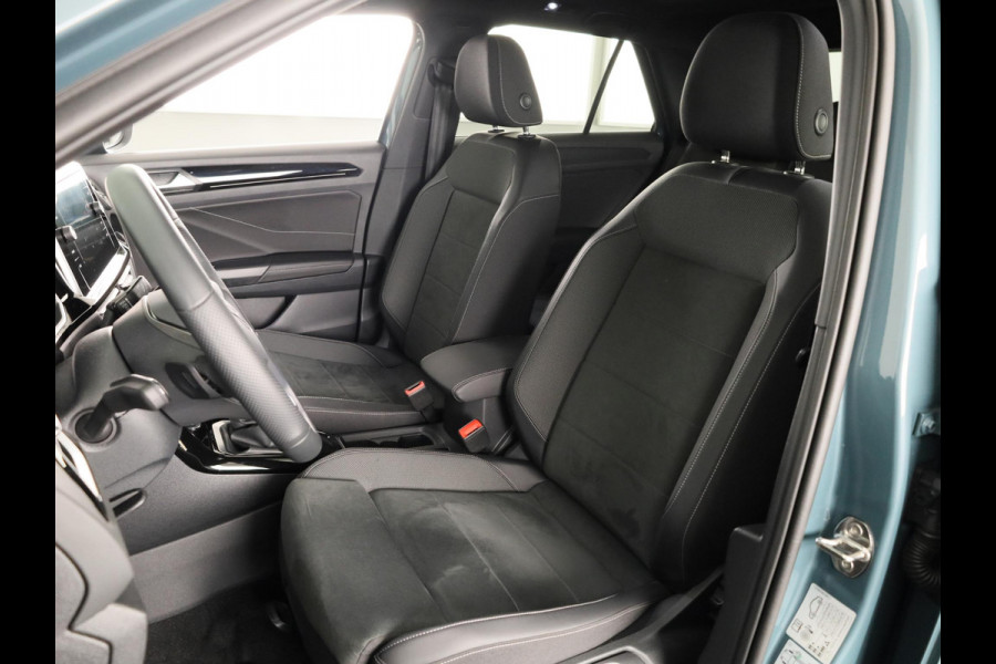 Volkswagen T-Roc 1.5 TSI R-Line 150 pk Automaat (DSG) | Verlengde garantie | Navigatie | Panoramadak | Parkeersensoren (Park assist) | Standkachel | R-Line |