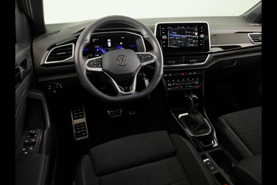 Volkswagen T-Roc 1.5 TSI R-Line 150 pk Automaat (DSG) | Verlengde garantie | Navigatie | Panoramadak | Parkeersensoren (Park assist) | Standkachel | R-Line |