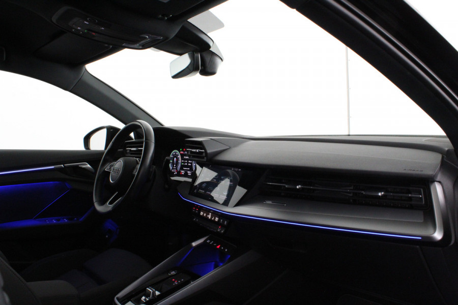 Audi A3 Sportback 40 TFSI e S line edition > Sfeerverlichting/18inch/Trekhaak/Plug in hybrid/Mythos Black