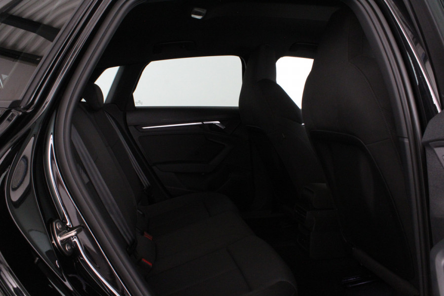 Audi A3 Sportback 40 TFSI e S line edition > Sfeerverlichting/18inch/Trekhaak/Plug in hybrid/Mythos Black