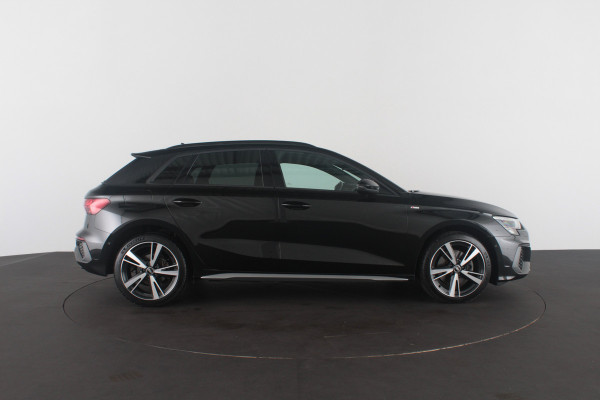 Audi A3 Sportback 40 TFSI e S line edition > Sfeerverlichting/18inch/Trekhaak/Plug in hybrid/Mythos Black