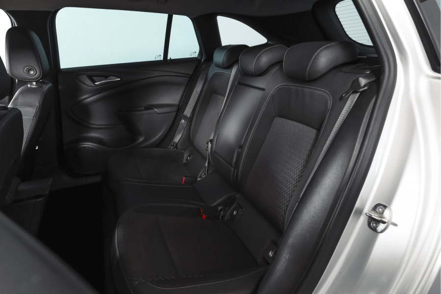 Opel Astra Sports Tourer 1.4 Turbo Innovation | Cruise | PDC | Camera | NAV + App.Connect | Auto.Airco | Afn. Trekhaak | Elek. Klep | LM 17" |