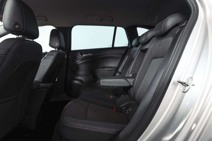 Opel Astra Sports Tourer 1.4 Turbo Innovation | Cruise | PDC | Camera | NAV + App.Connect | Auto.Airco | Afn. Trekhaak | Elek. Klep | LM 17" |
