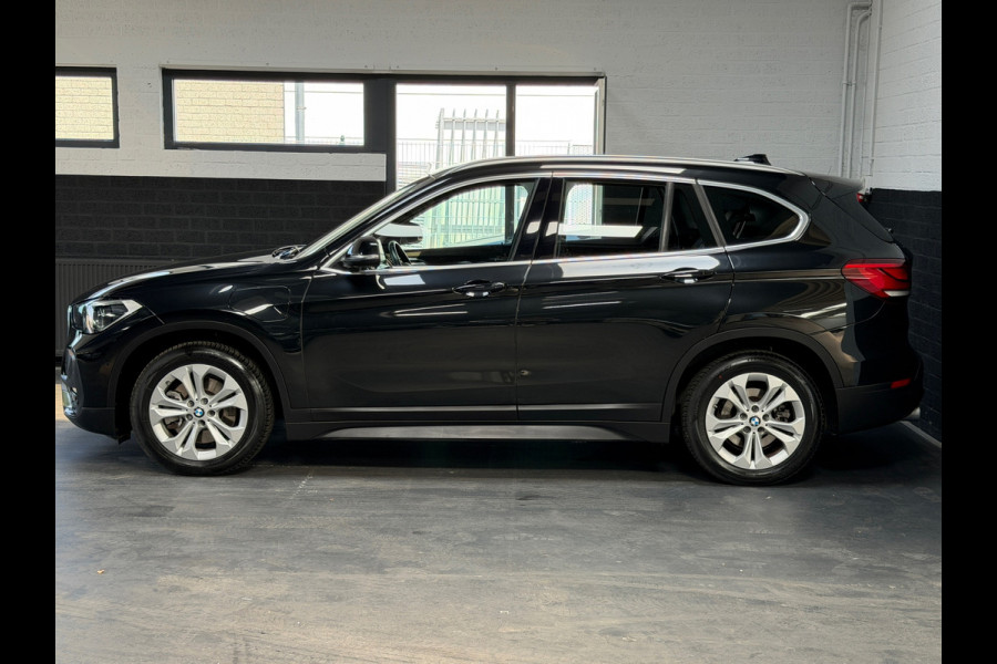 BMW X1 XDrive25e High Executive | HUD | Camera | Leder | Led | Stoelverwarming | Plug in Hybrid