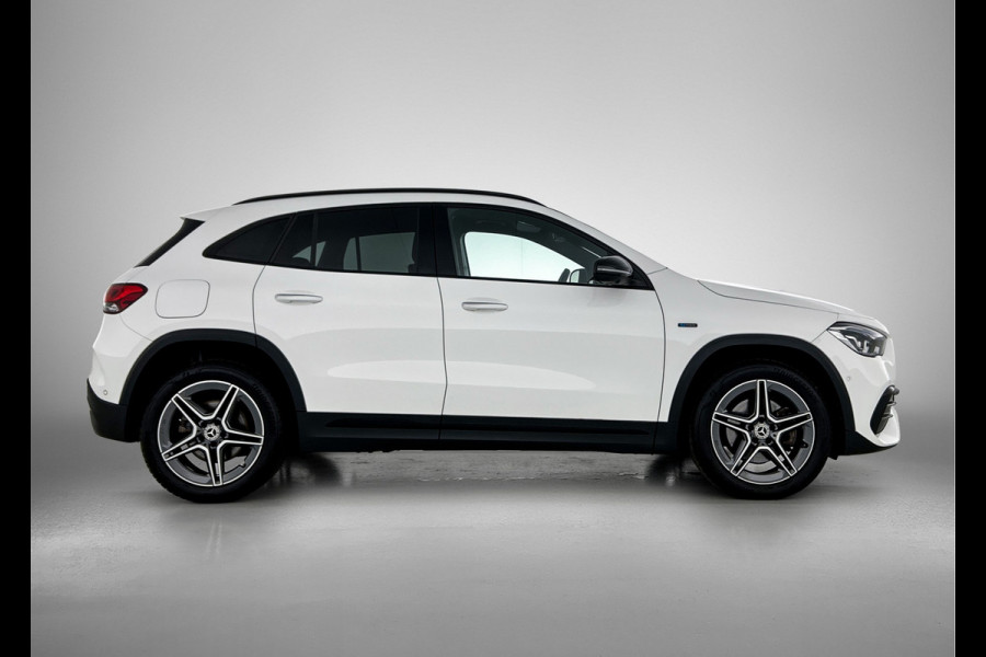 Mercedes-Benz GLA 250 e Business Solution AMG Limited lichtmetalen velgen | Wide screen | Navigatie MBUX | Parking support met camera Inclusief 24 maanden MB Certified garantie voor Europa.