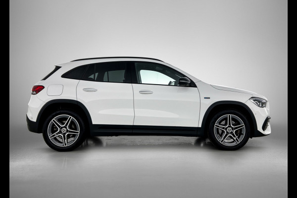 Mercedes-Benz GLA 250 e Business Solution AMG Limited lichtmetalen velgen | Wide screen | Navigatie MBUX | Parking support met camera Inclusief 24 maanden MB Certified garantie voor Europa.