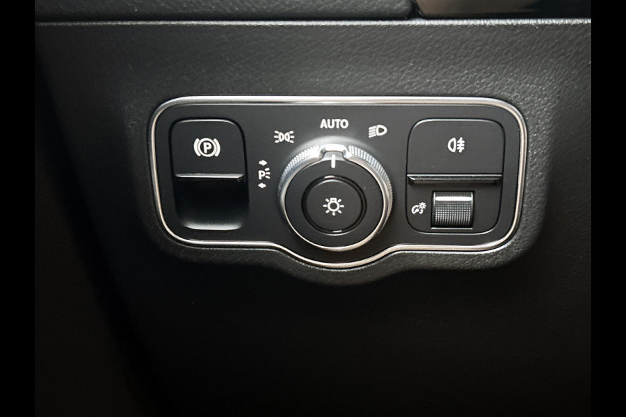 Mercedes-Benz GLA 250 e Business Solution AMG Limited lichtmetalen velgen | Wide screen | Navigatie MBUX | Parking support met camera Inclusief 24 maanden MB Certified garantie voor Europa.