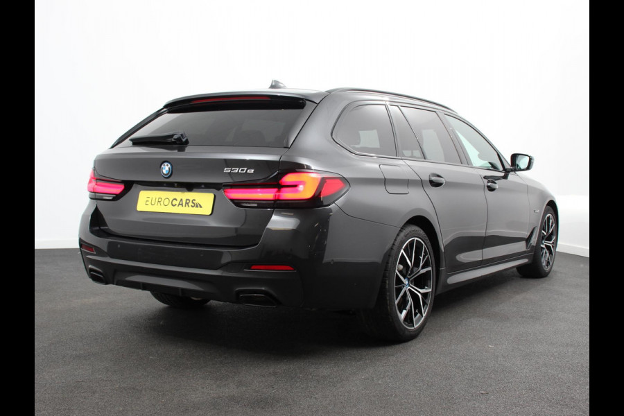 BMW 5 Serie Touring 530e M-Sport High Executive Cimate control Cruise control Navigatie Apple Carplay/ Android Auto Parkeersensoren Camera Lichtmetalen velgen Led
