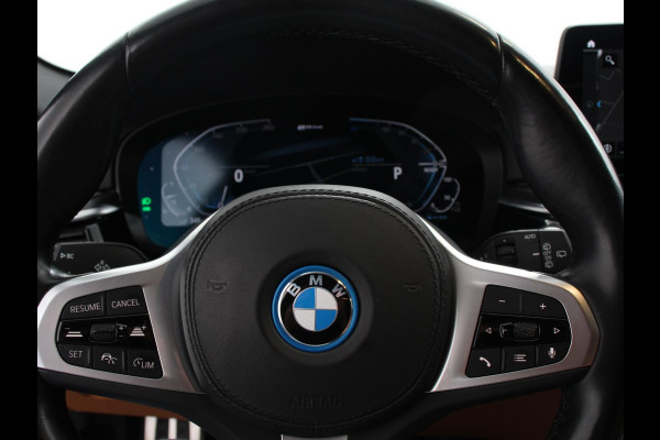 BMW 5 Serie Touring 530e M-Sport High Executive Cimate control Cruise control Navigatie Apple Carplay/ Android Auto Parkeersensoren Camera Lichtmetalen velgen Led