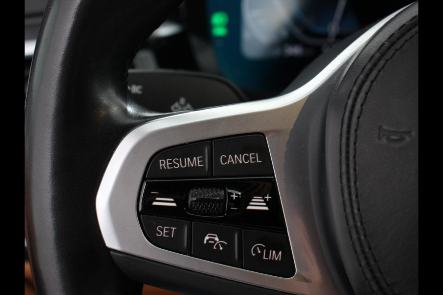 BMW 5 Serie Touring 530e M-Sport High Executive Cimate control Cruise control Navigatie Apple Carplay/ Android Auto Parkeersensoren Camera Lichtmetalen velgen Led