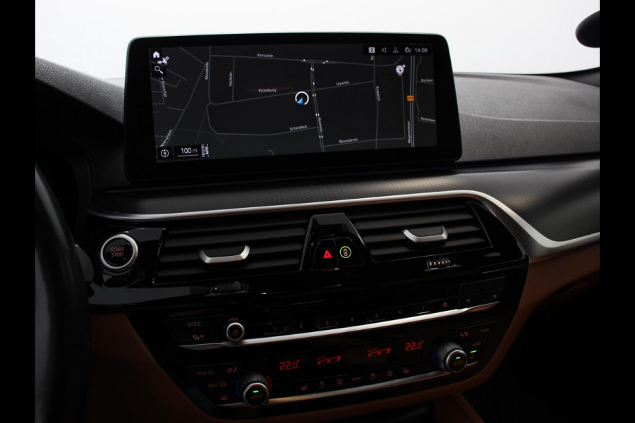 BMW 5 Serie Touring 530e M-Sport High Executive Cimate control Cruise control Navigatie Apple Carplay/ Android Auto Parkeersensoren Camera Lichtmetalen velgen Led
