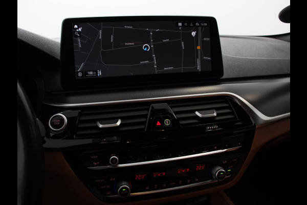 BMW 5 Serie Touring 530e M-Sport High Executive Cimate control Cruise control Navigatie Apple Carplay/ Android Auto Parkeersensoren Camera Lichtmetalen velgen Led