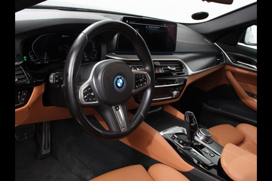 BMW 5 Serie Touring 530e M-Sport High Executive Cimate control Cruise control Navigatie Apple Carplay/ Android Auto Parkeersensoren Camera Lichtmetalen velgen Led