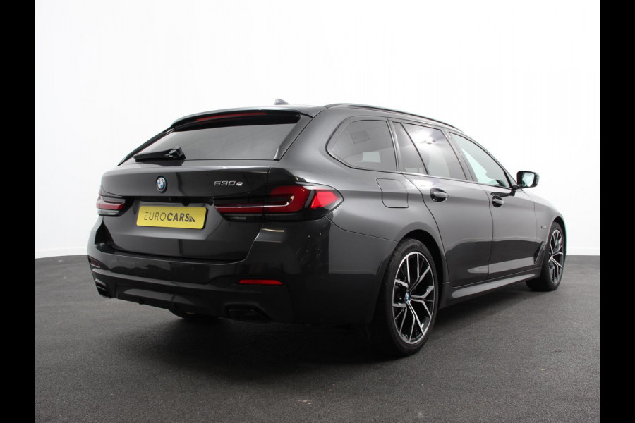 BMW 5 Serie Touring 530e M-Sport High Executive Cimate control Cruise control Navigatie Apple Carplay/ Android Auto Parkeersensoren Camera Lichtmetalen velgen Led