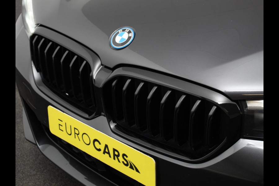BMW 5 Serie Touring 530e M-Sport High Executive Cimate control Cruise control Navigatie Apple Carplay/ Android Auto Parkeersensoren Camera Lichtmetalen velgen Led
