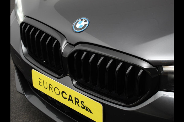 BMW 5 Serie Touring 530e M-Sport High Executive Cimate control Cruise control Navigatie Apple Carplay/ Android Auto Parkeersensoren Camera Lichtmetalen velgen Led