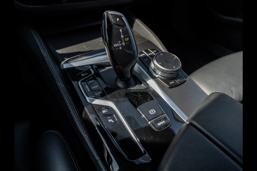 BMW 5 Serie 530e xDrive 292PK High Executive | M-Sport Shadow | HUD | CoPilot | Ambient