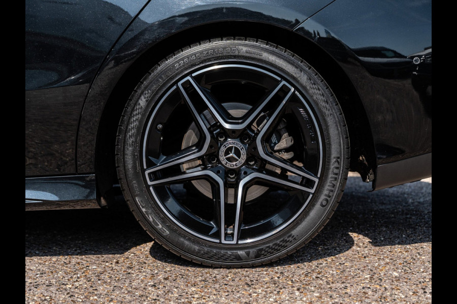 Mercedes-Benz CLA-Klasse 200 Business Solution AMG Night | Pano | Sfeer | Camera | BTW