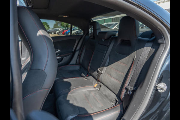 Mercedes-Benz CLA-Klasse 200 Business Solution AMG Night | Pano | Sfeer | Camera | BTW