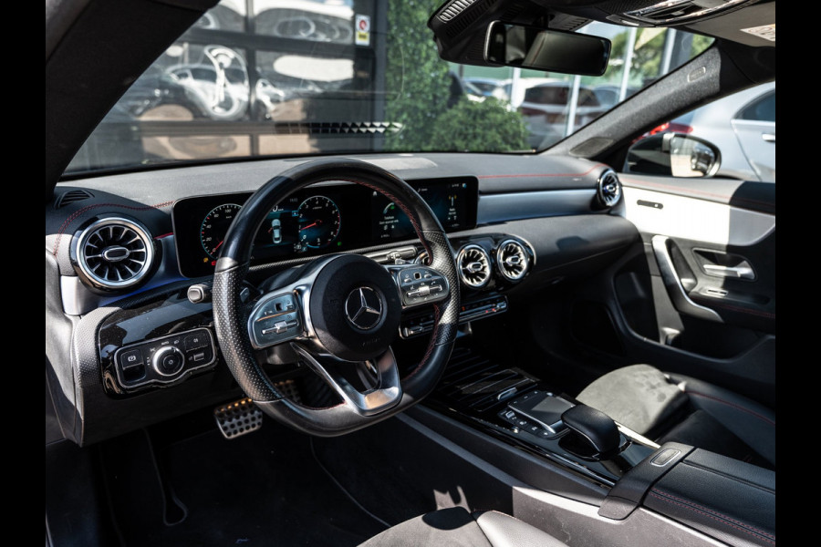 Mercedes-Benz CLA-Klasse 200 Business Solution AMG Night | Pano | Sfeer | Camera | BTW