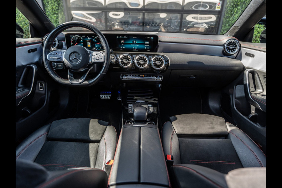 Mercedes-Benz CLA-Klasse 200 Business Solution AMG Night | Pano | Sfeer | Camera | BTW