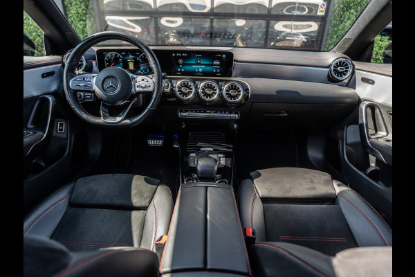 Mercedes-Benz CLA-Klasse 200 Business Solution AMG Night | Pano | Sfeer | Camera | BTW