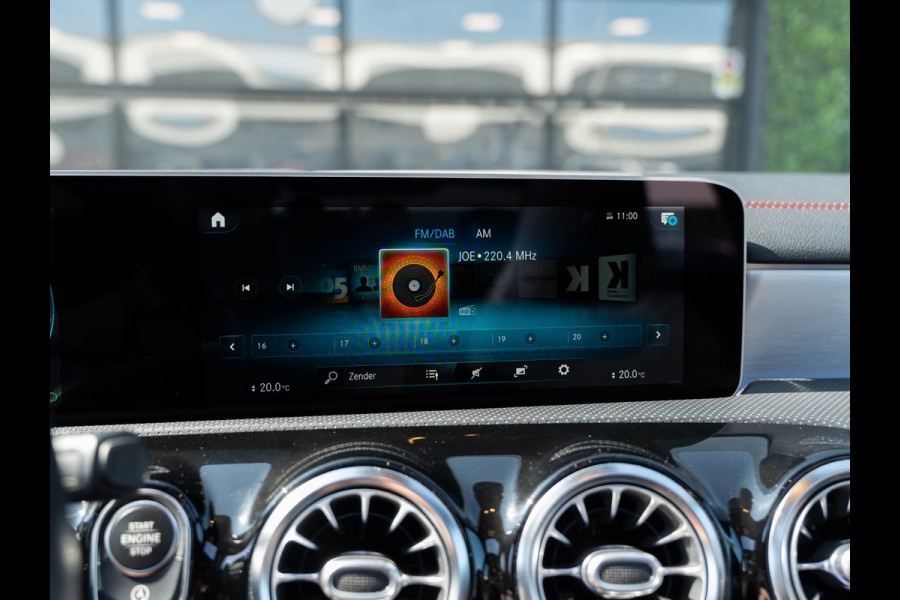 Mercedes-Benz CLA-Klasse 200 Business Solution AMG Night | Pano | Sfeer | Camera | BTW