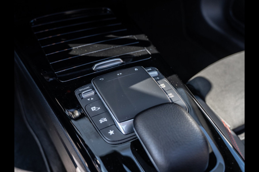 Mercedes-Benz CLA-Klasse 200 Business Solution AMG Night | Pano | Sfeer | Camera | BTW