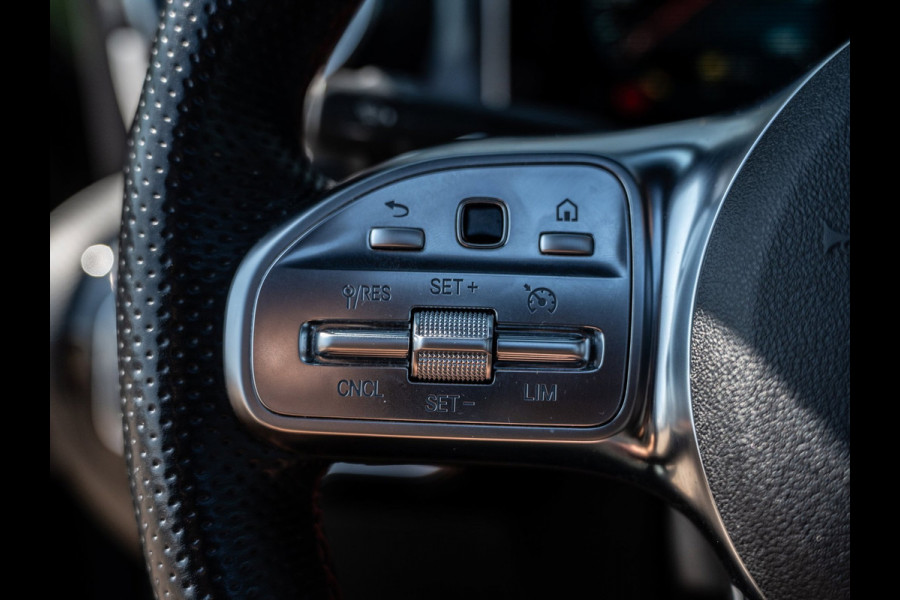 Mercedes-Benz CLA-Klasse 200 Business Solution AMG Night | Pano | Sfeer | Camera | BTW