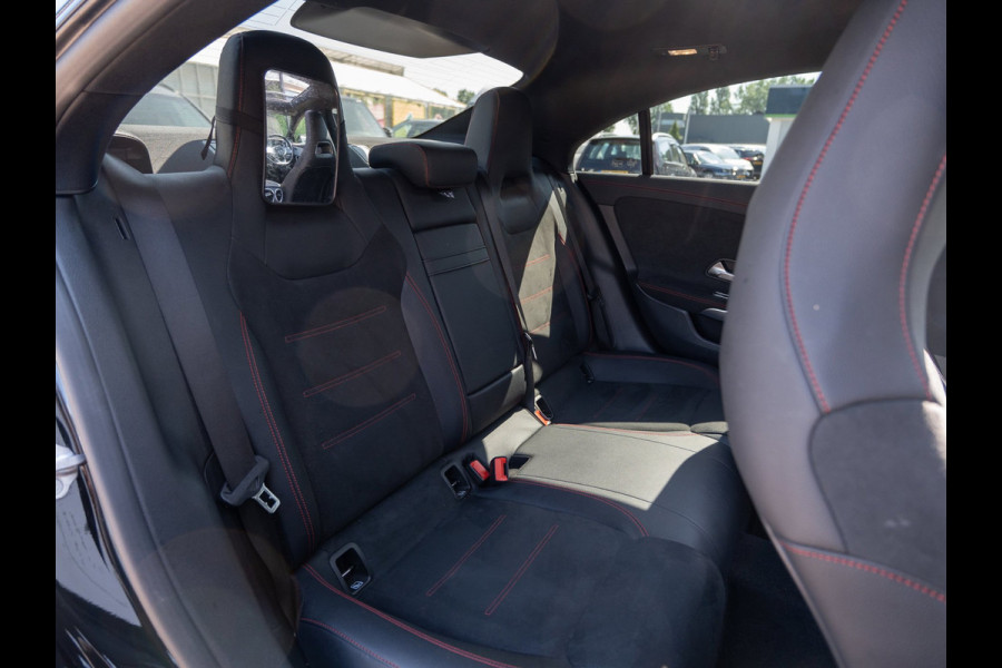 Mercedes-Benz CLA-Klasse 200 Business Solution AMG Night | Pano | Sfeer | Camera | BTW