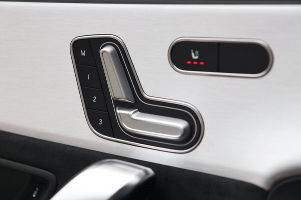 Mercedes-Benz CLA-Klasse 200 AMG Line Premium Plus / PANO / MEMORY / BURMESTER / KEYLESS / CAMERA