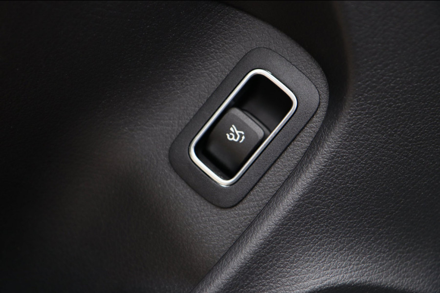 Mercedes-Benz CLA-Klasse 200 AMG Line Premium Plus / PANO / MEMORY / BURMESTER / KEYLESS / CAMERA