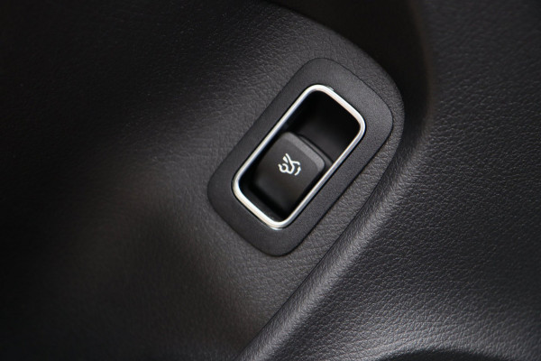 Mercedes-Benz CLA-Klasse 200 AMG Line Premium Plus / PANO / MEMORY / BURMESTER / KEYLESS / CAMERA