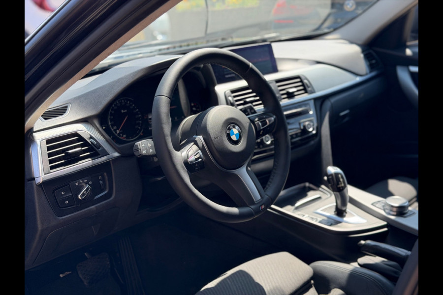 BMW 3 Serie Touring 330i MSport Edition 2018 AUT NAVI LM NAP