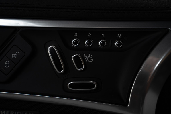 Jaguar F-Type 2.0T R-Dynamic Leer Camera Meridian Massage S. Stoelverwarming PDC Climate control Cruise control LM velgen