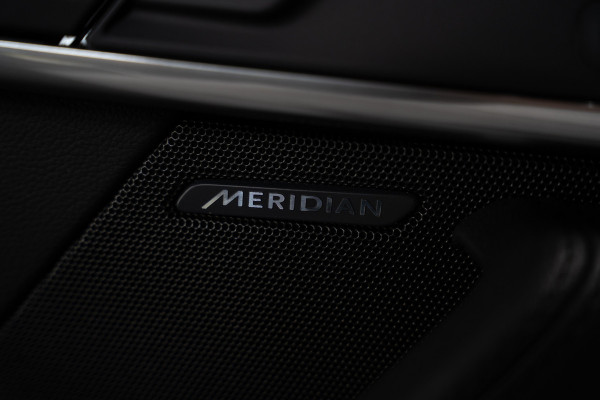 Jaguar F-Type 2.0T R-Dynamic Leer Camera Meridian Massage S. Stoelverwarming PDC Climate control Cruise control LM velgen